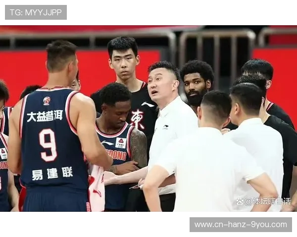 广东宏远迎战强敌激战全场 球迷热情高涨期待精彩对决 广东宏远迎战强敌激战全场 球迷热情高涨期待精彩对决