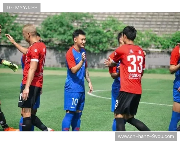 聚焦当代足球运动员成长路径与竞技精神的多维度深度解析趋势探讨